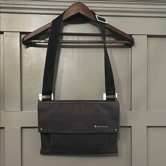 Sherpani Chelsea Medium Cross Body Bag Gray Travel Casual Adjustable Strap - Picture 1 of 9